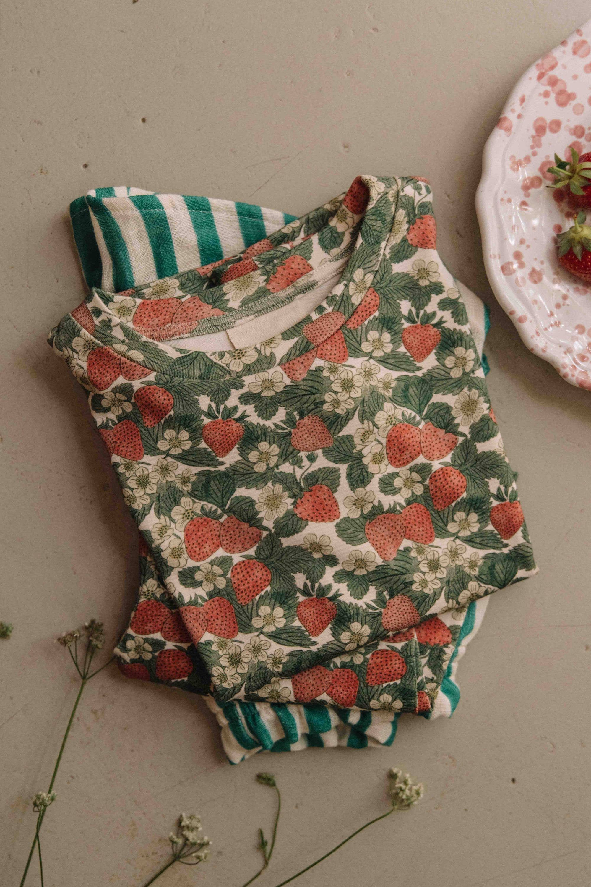 Essential Jersey T-shirt - Strawberries